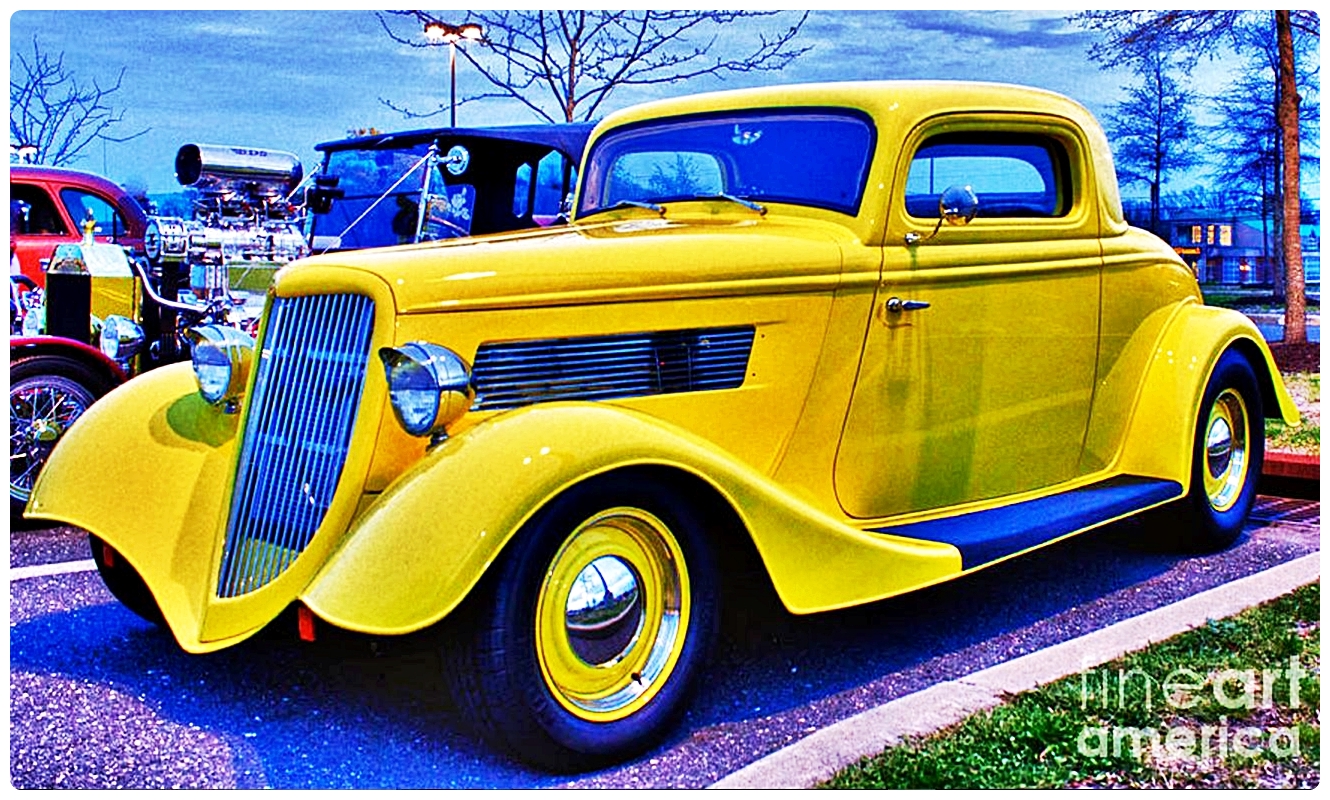 Solve Classic Yellow Hot Rod jigsaw puzzle online with 286 pieces