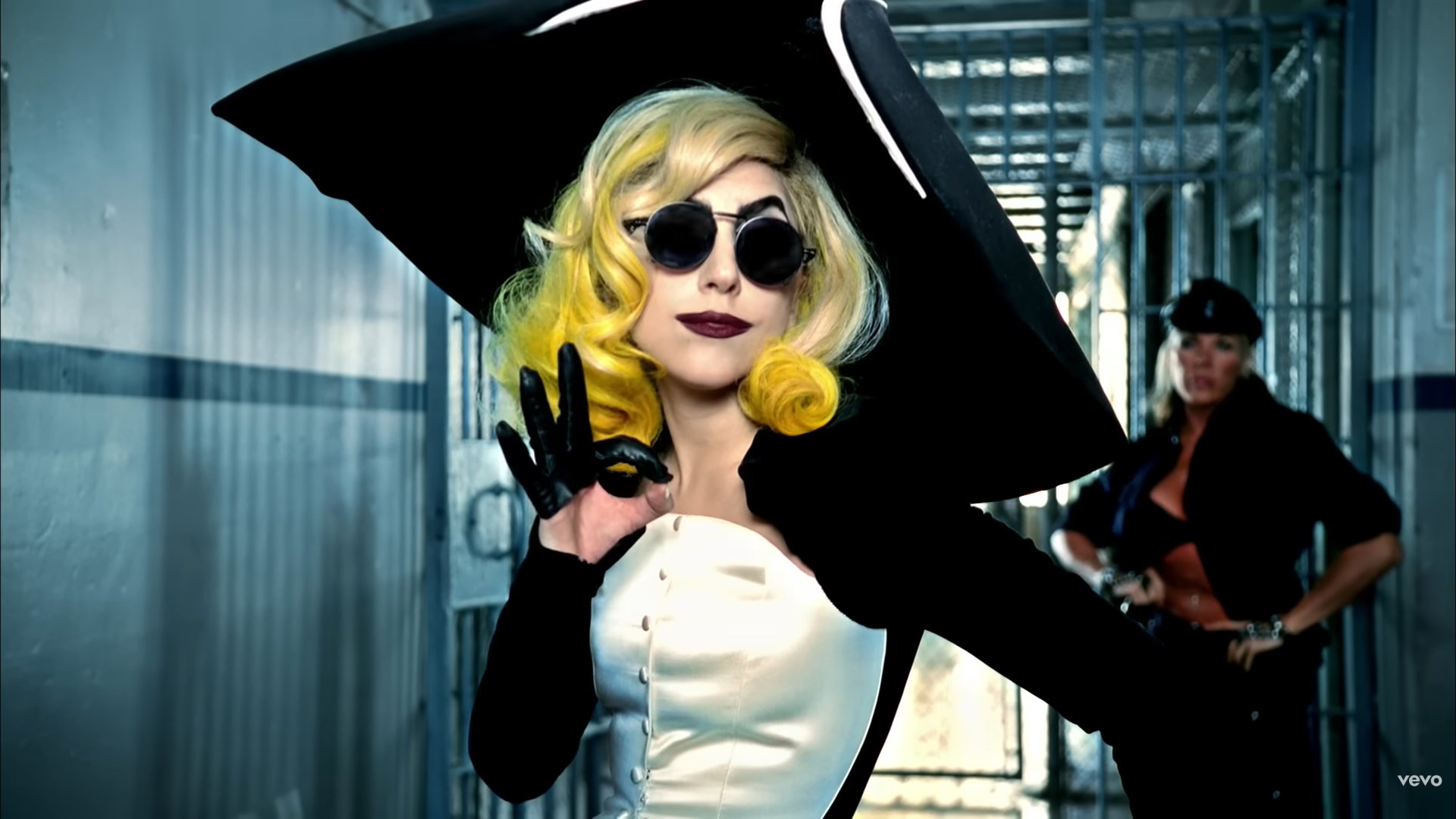 Solve Lady Gaga, Telephone (Ft. Beyoncé) jigsaw puzzle online with 405 ...