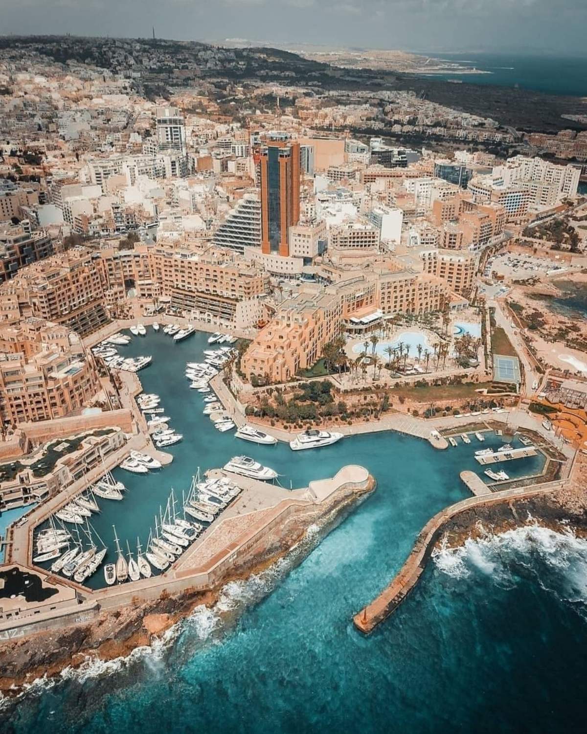 Solve Malta jigsaw puzzle online with 180 pieces