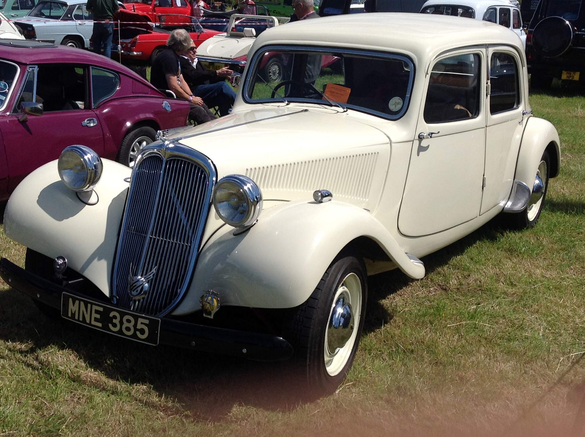 Solve Citroen "Light 15" TractionAvant 1952 jigsaw puzzle online