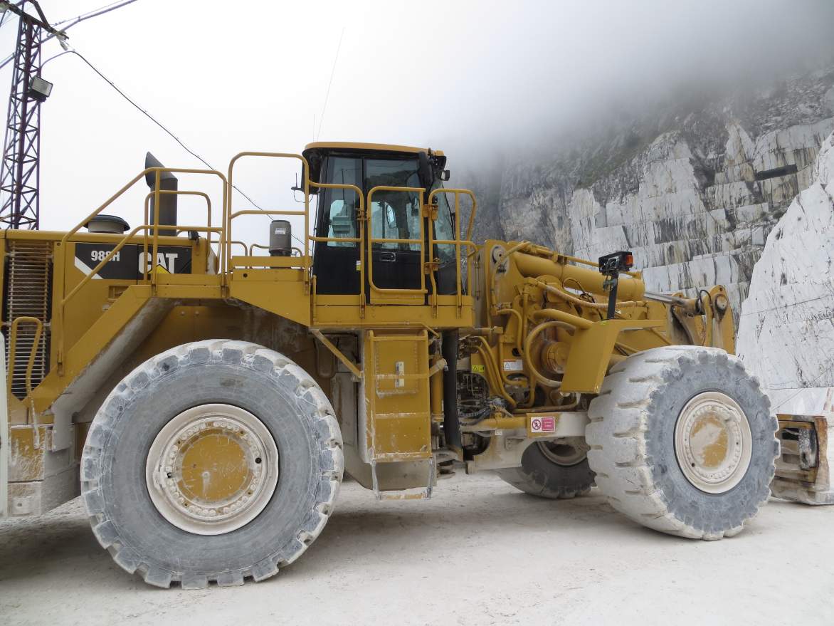 Solve Carrara jeep jigsaw puzzle online with 20 pieces