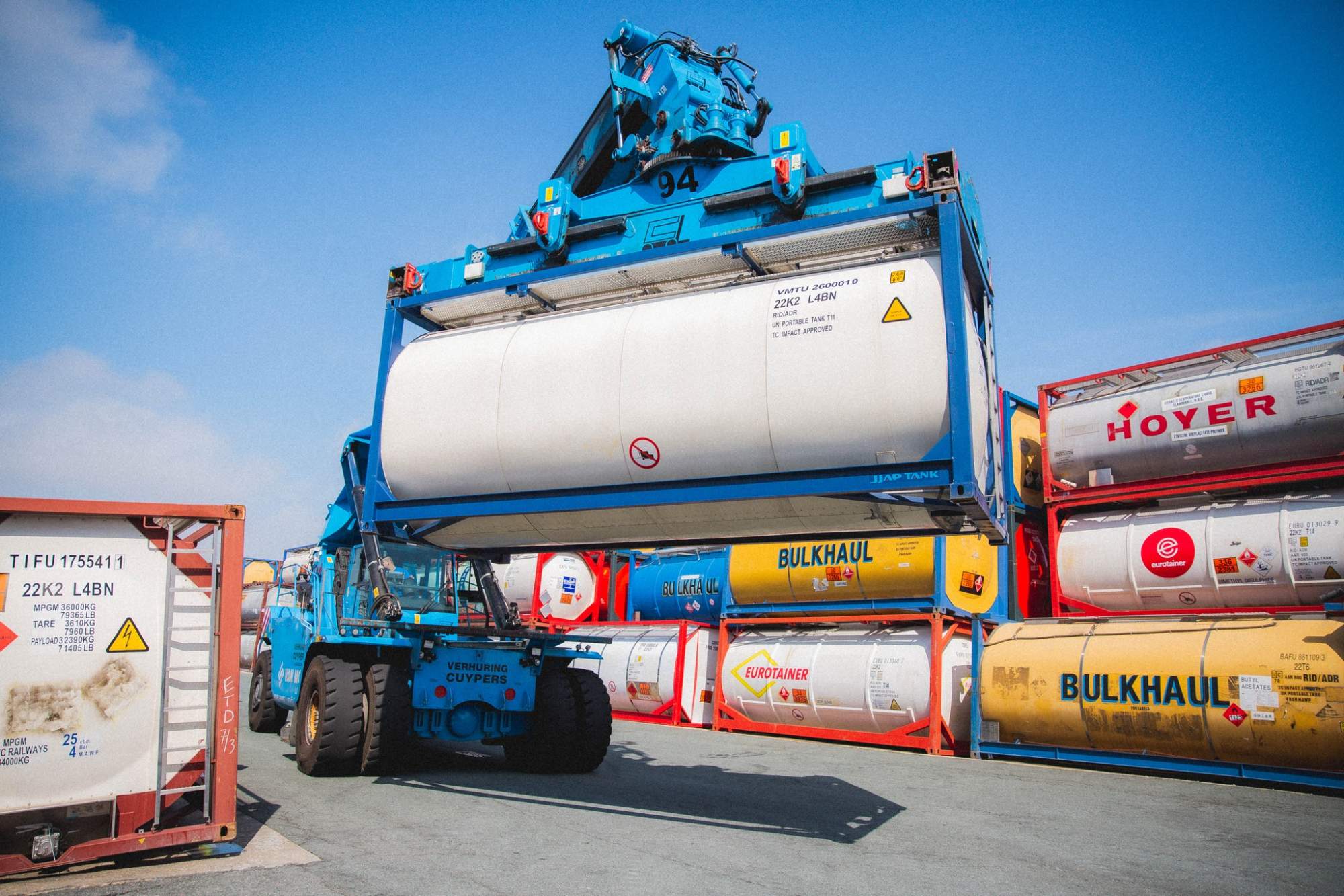 Solve Van Moer Logistics, Bulkcontainerterminal.. jigsaw puzzle online