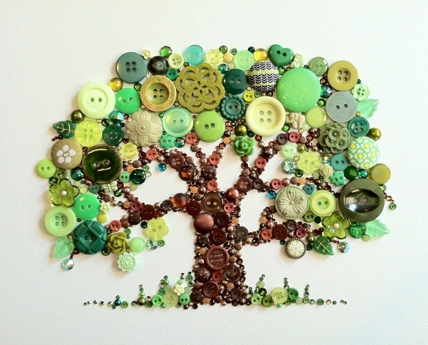 Solve Button Tree of Life jigsaw puzzle online with 180 pieces