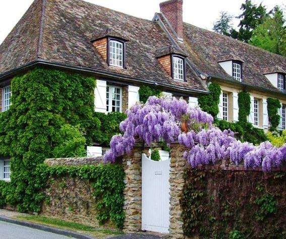 Solve French Country Home jigsaw puzzle online with 30 pieces