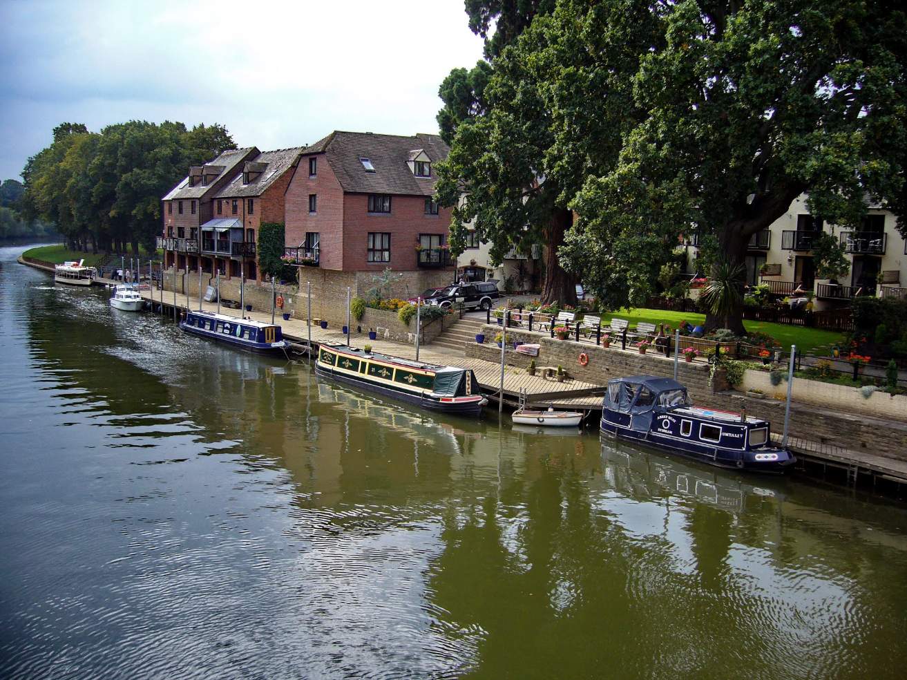 Solve Evesham, jigsaw puzzle online with 30 pieces