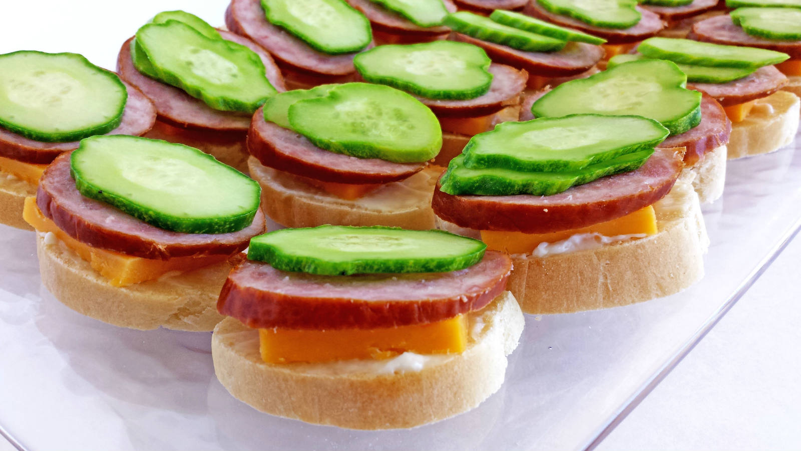 Solve Kielbasa and cheddar with cucumber canapes jigsaw puzzle online