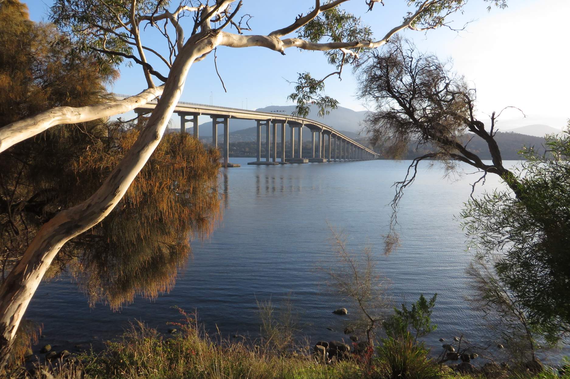 Solve Tasman Bridge, Hobart jigsaw puzzle online with 150 pieces